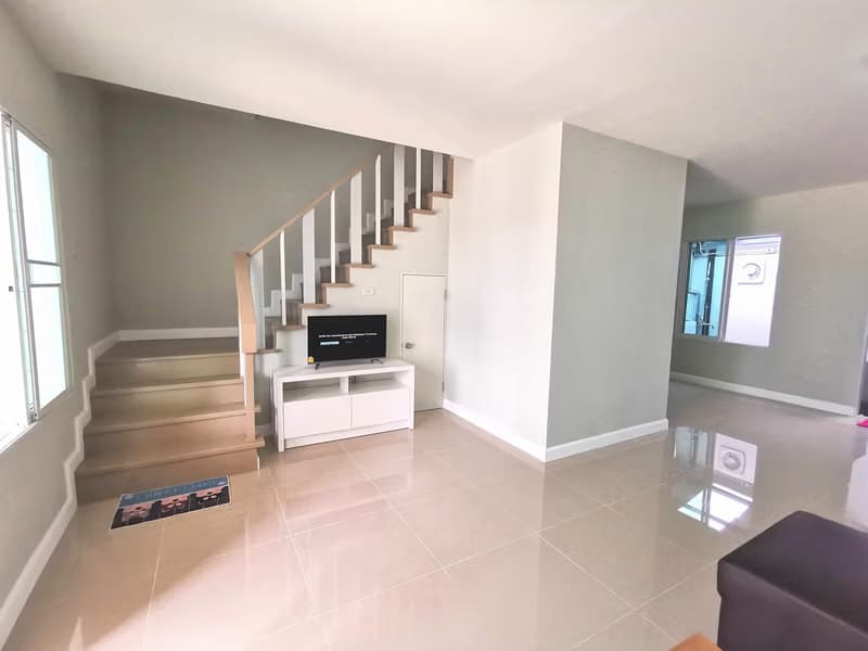 3 Bed Townhouse for Rent in Saraphi