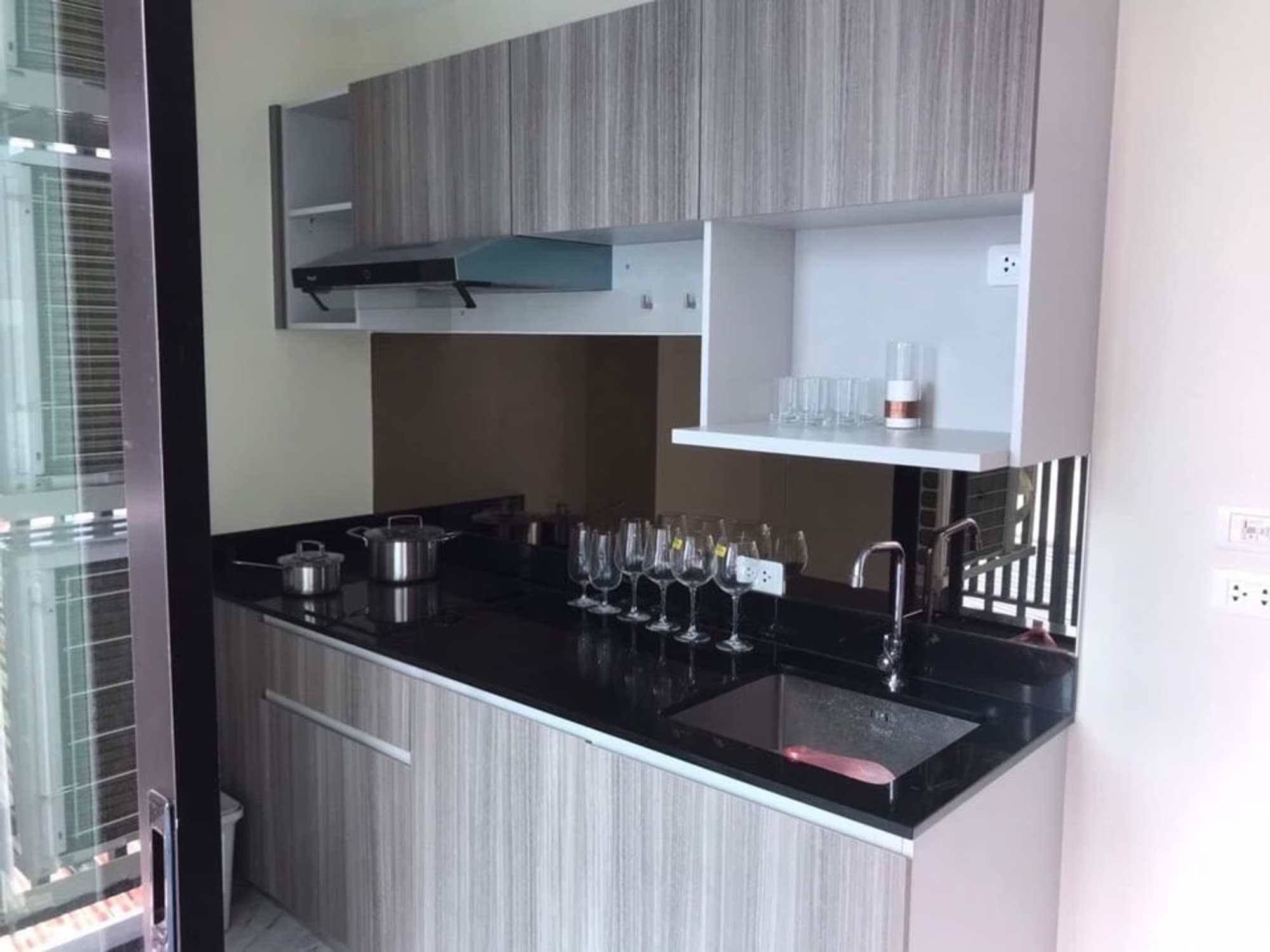 2 ห้องนอน Condo สำหรับ ขายและจำหน่าย ใน  - Image 3