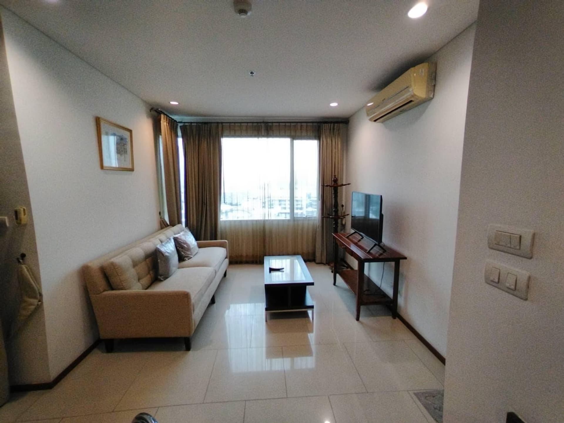 1 Bed Condo for Rent in Khlong San - Image 1