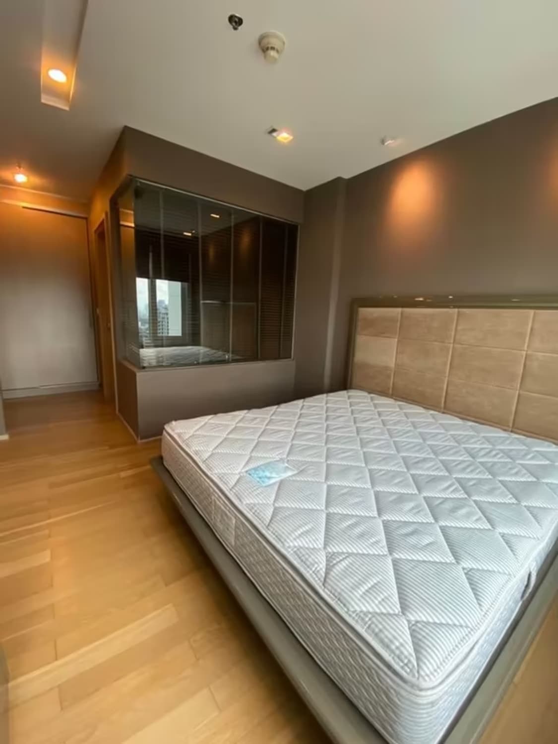  Condo for Sale at Siri at Sukhumvit Condominium - Image 2