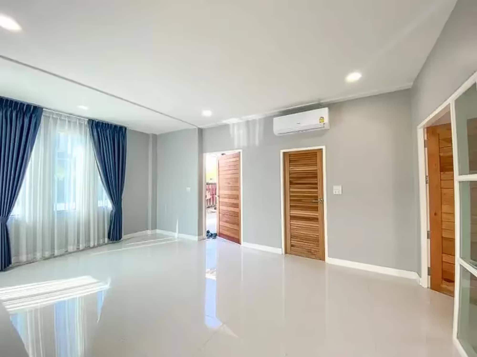 4 Bedroom House - Image 7