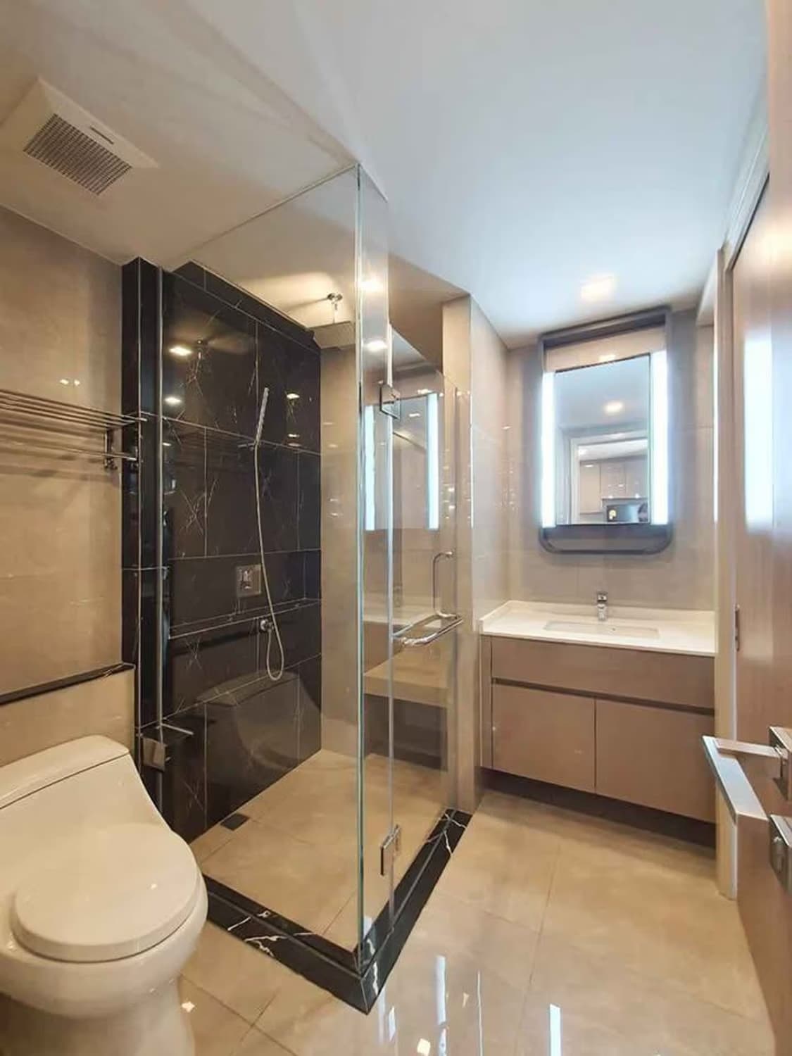 1 ห้องนอน คอนโด สำหรับ จำหน่าย ใน Huai Khwang - Image 7