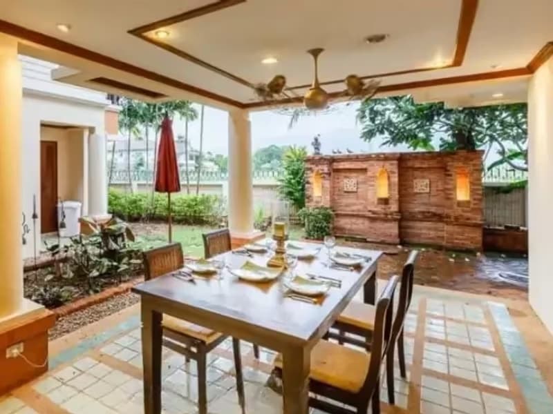 6 Bedroom House