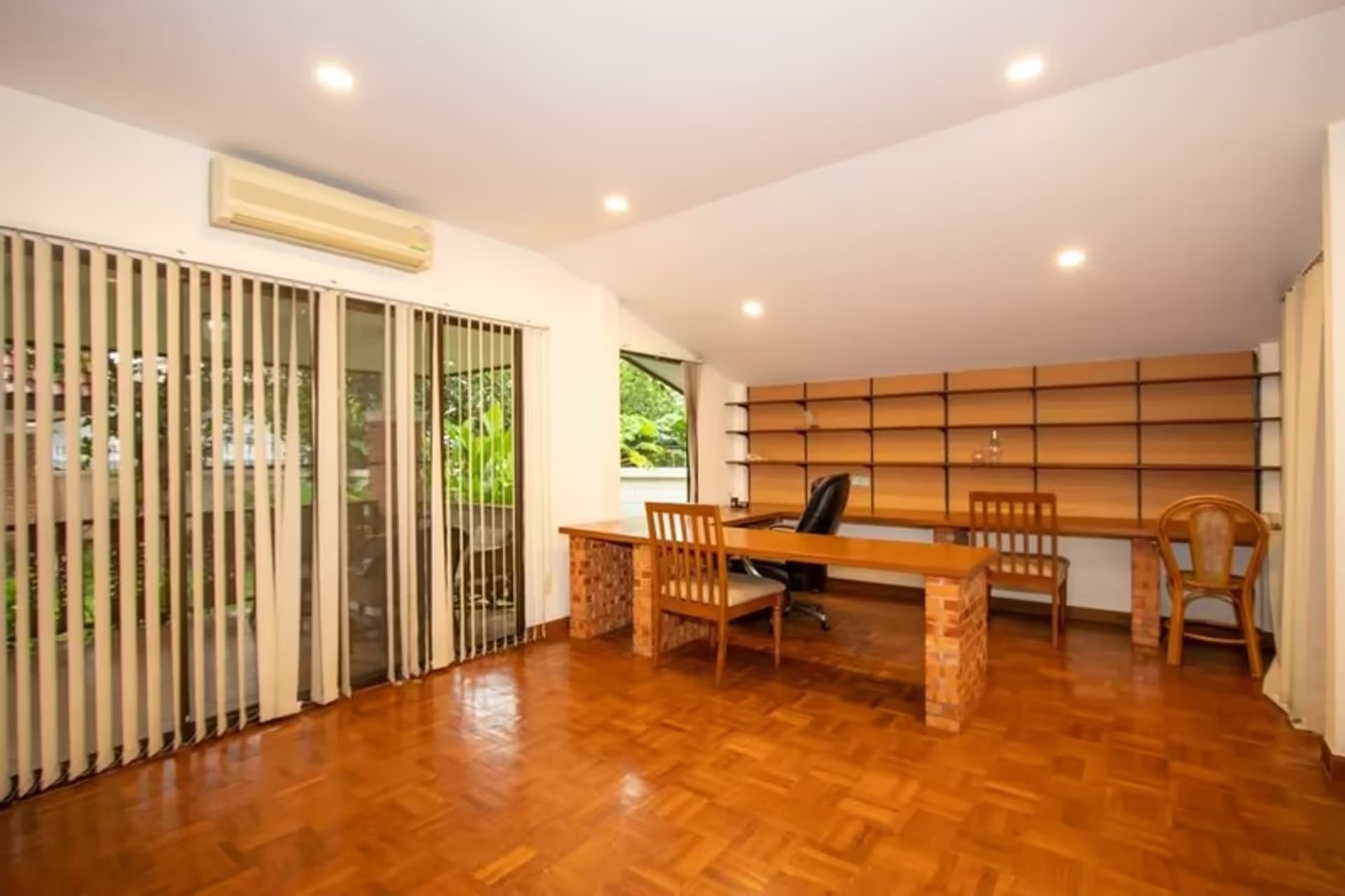 4 Bedroom House in Nong Hoi - Image 1