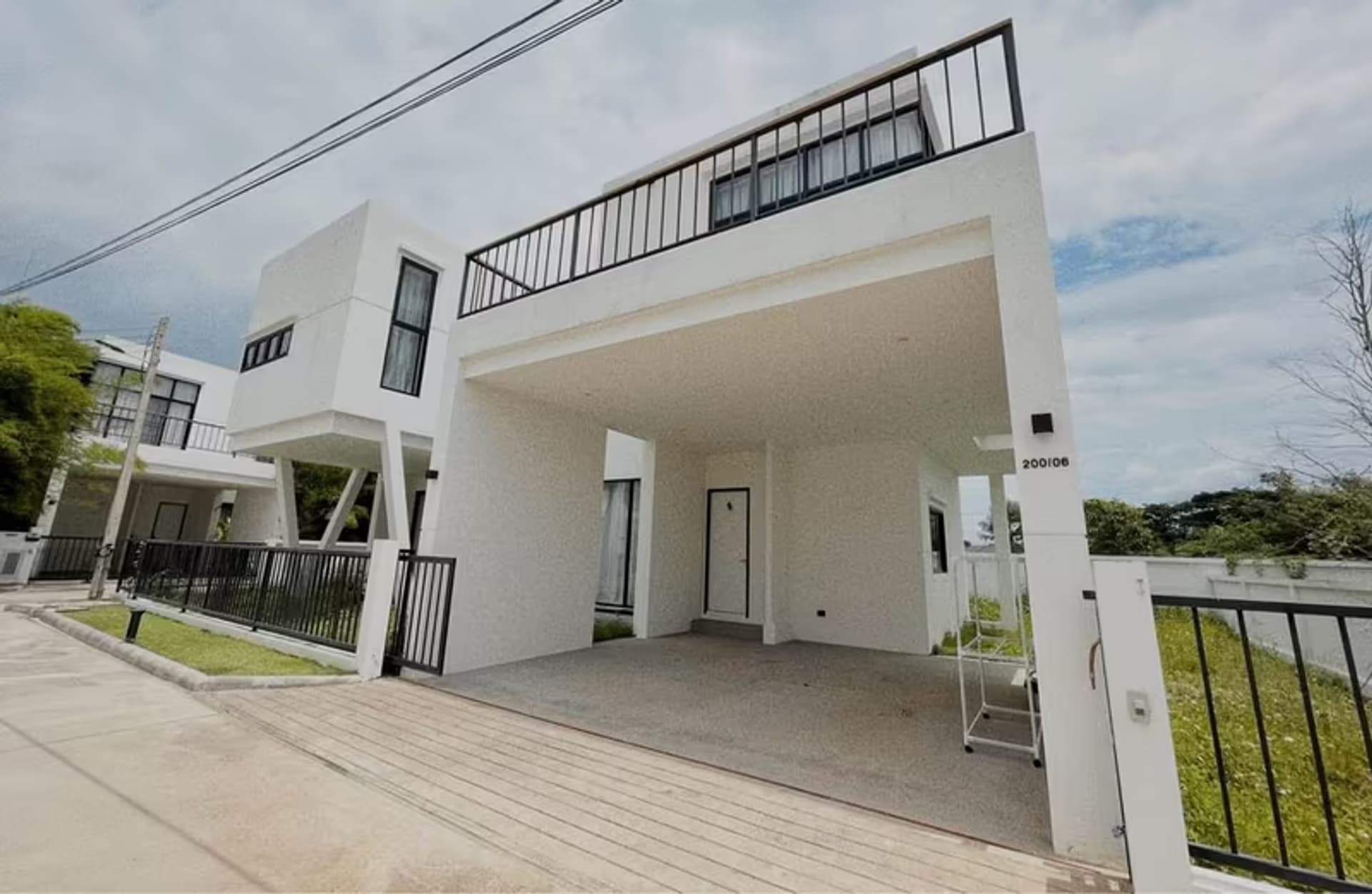 4 Bedroom House - Image 8