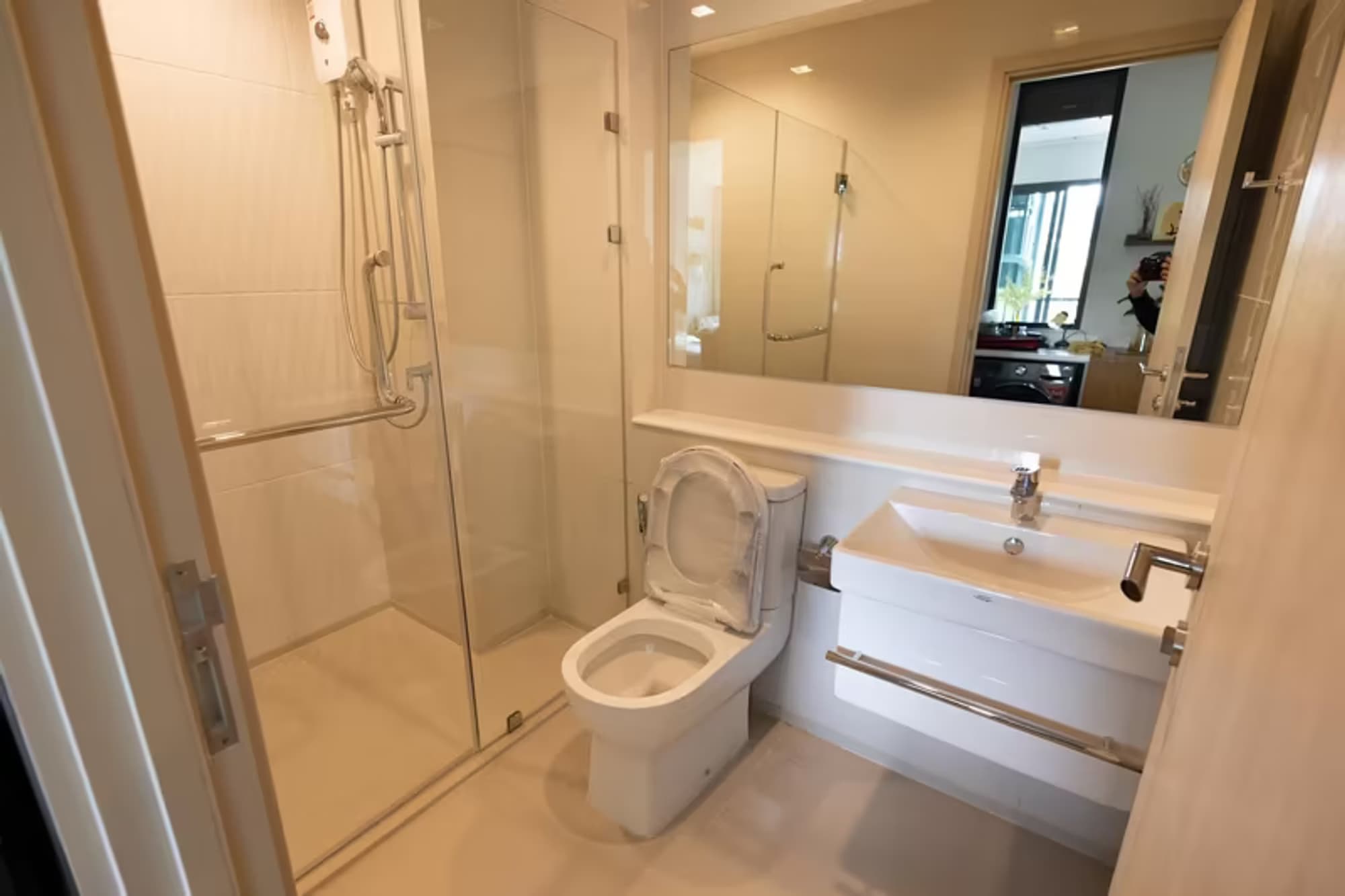 1 Bedroom Condo For Sale At Life One Wireless - Image 6