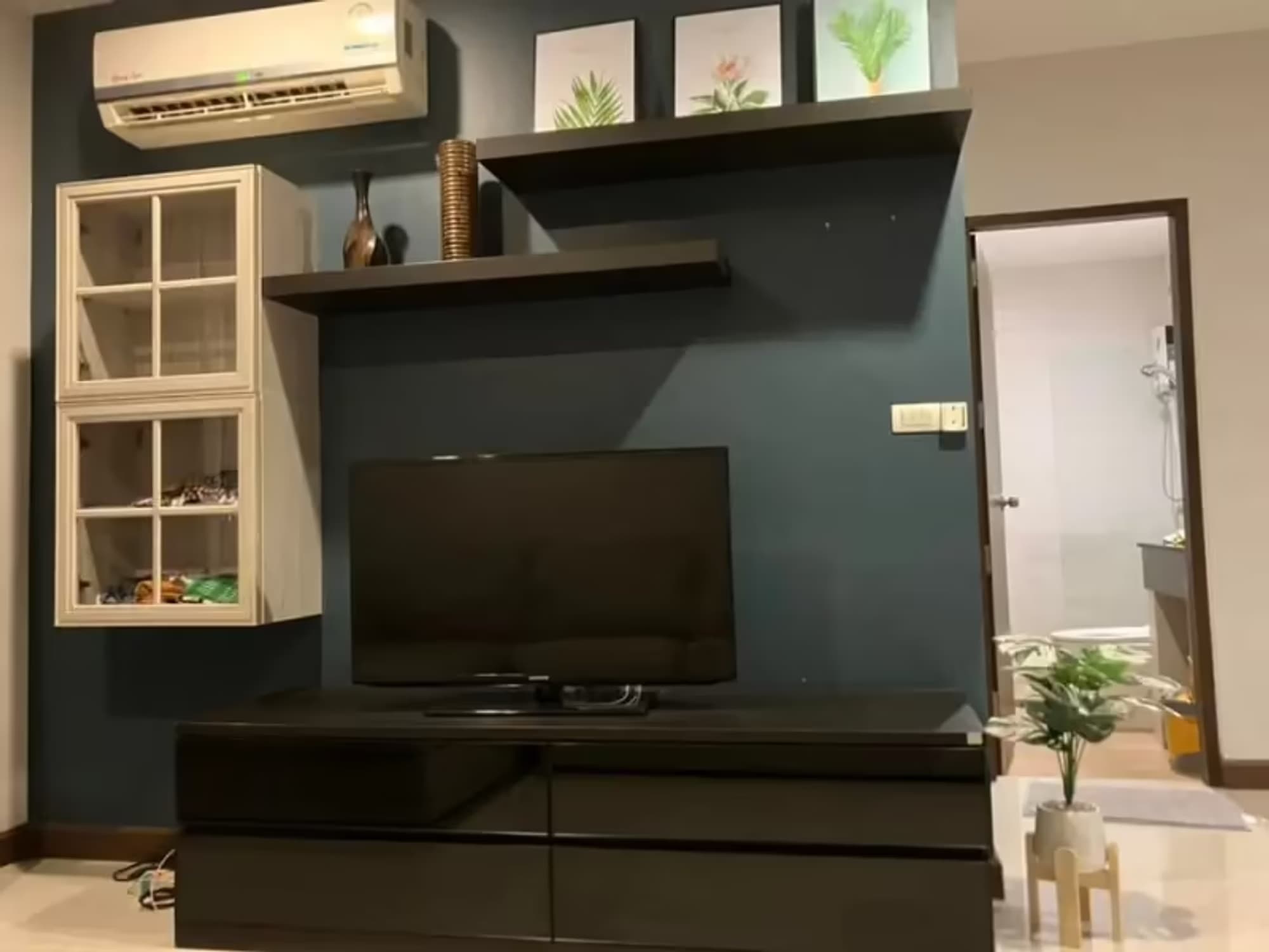 1 Bedroom Condo - Image 1