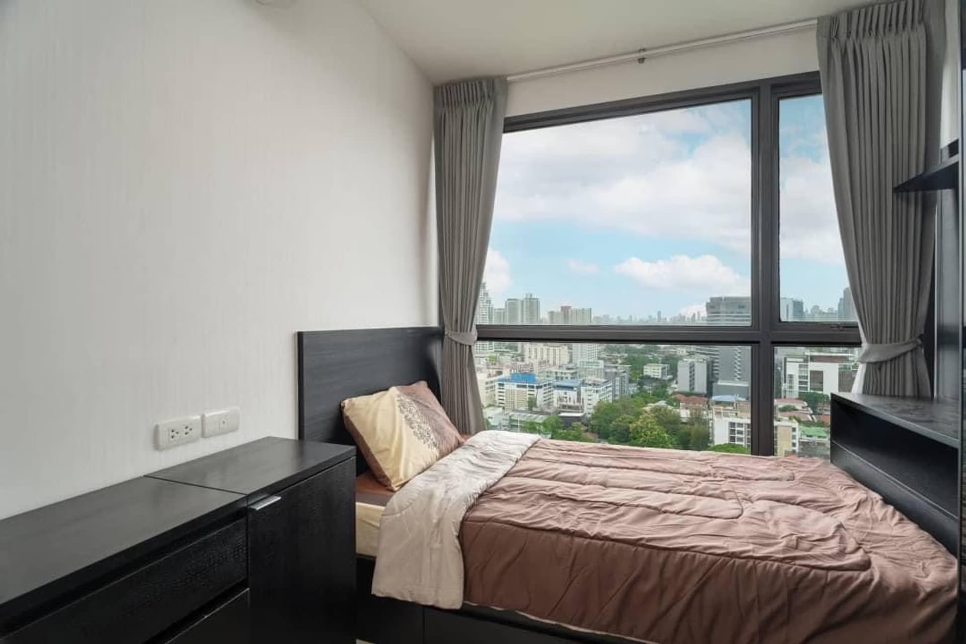 2 Bed Condo for Rent and Sale in Khlong Toei - Image 4