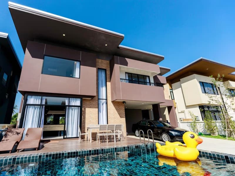 5 Bed House for Rent in San Sai District