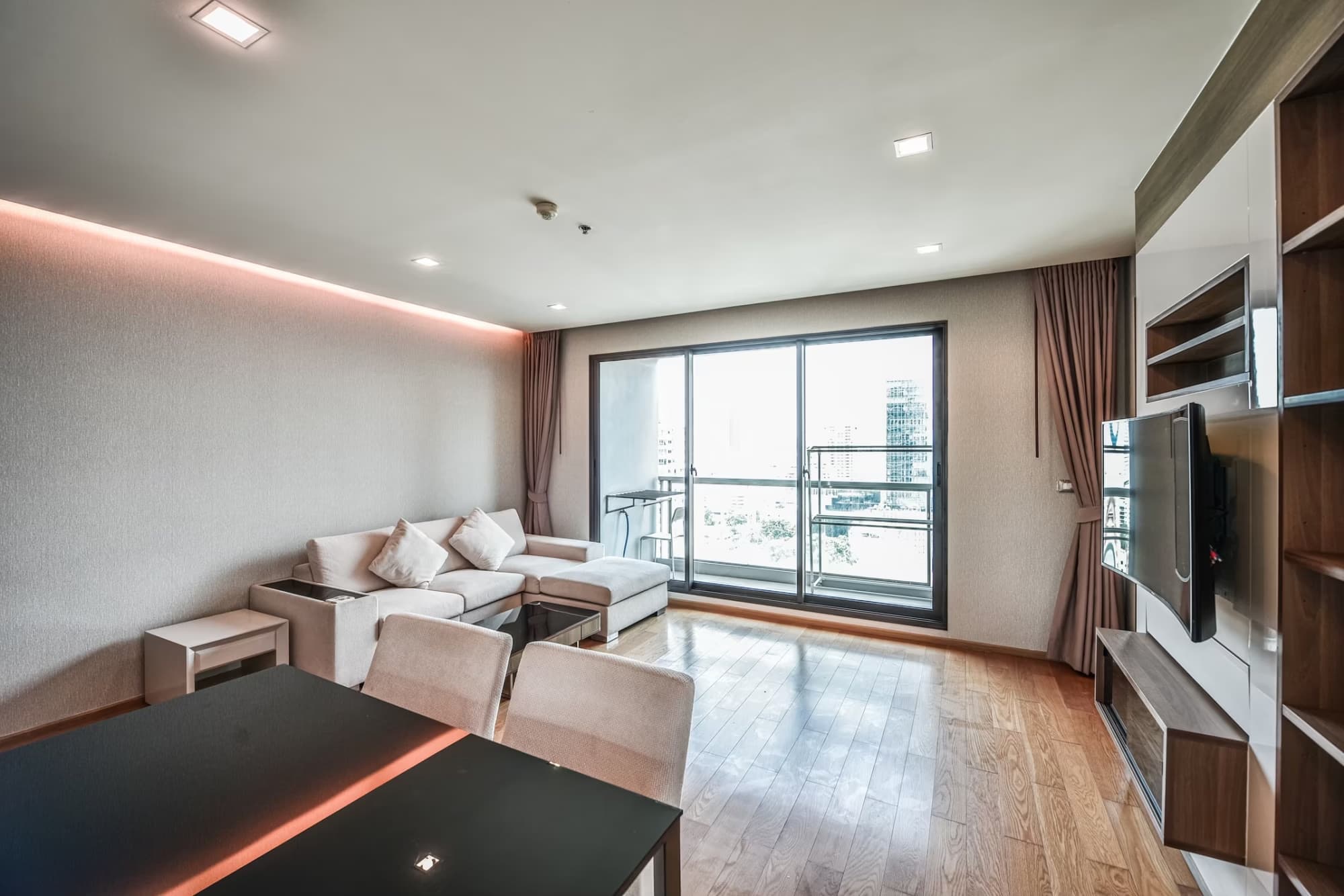 2 ห้องนอน Condo สำหรับ จำหน่าย ใน Bang Rak - Image 1