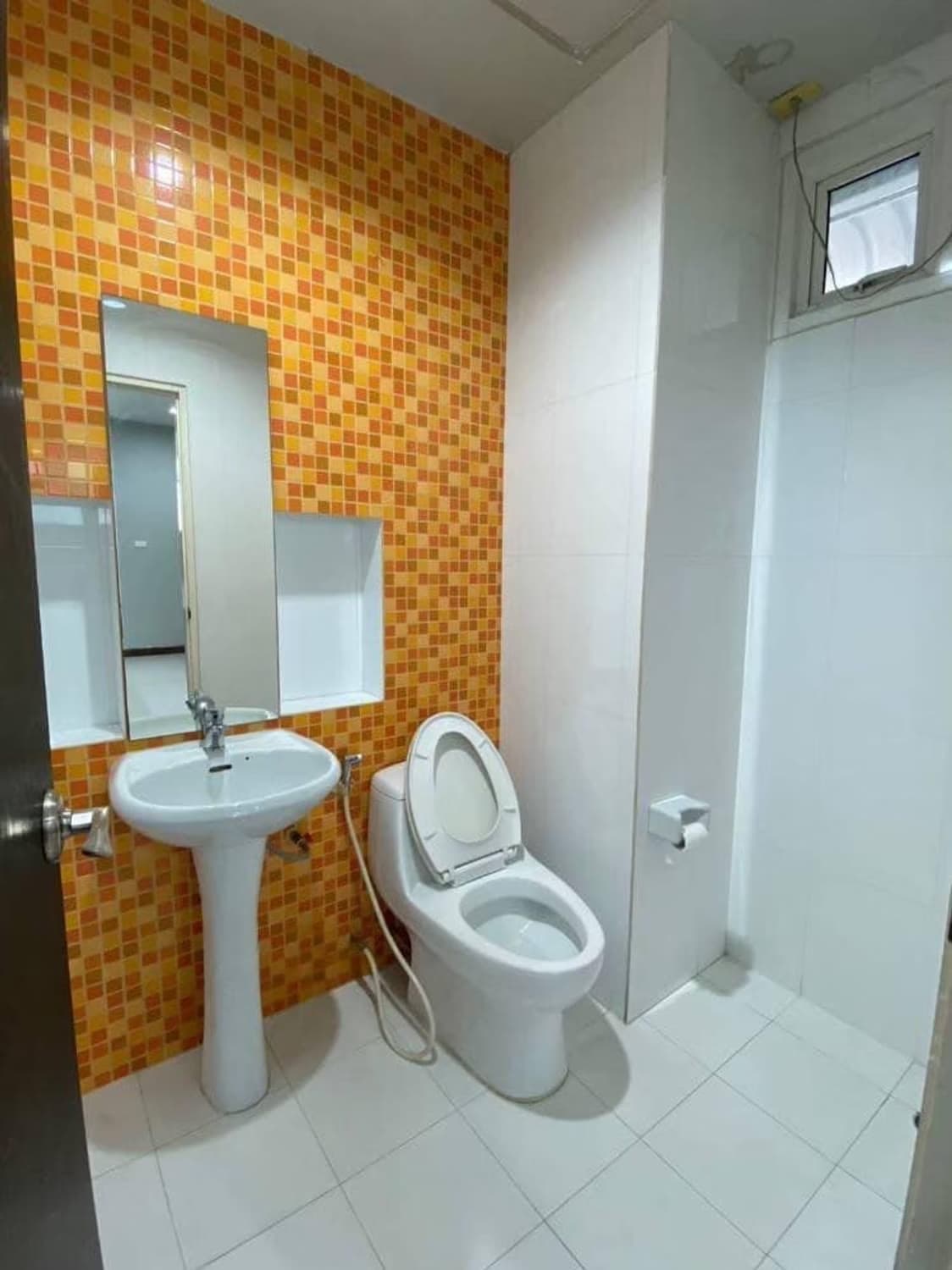 3 Bed House for Rent and Sale in Watthana - Image 5
