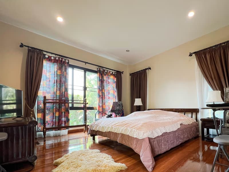 5 Bedroom House