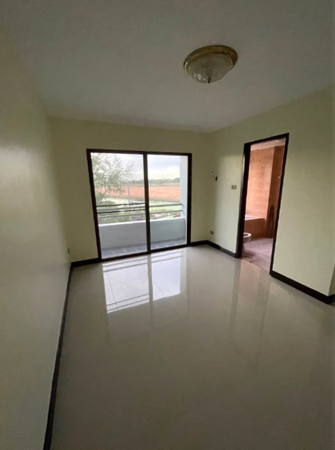 5 Bed Commercial for Rent in Bang Phli District - Image 4