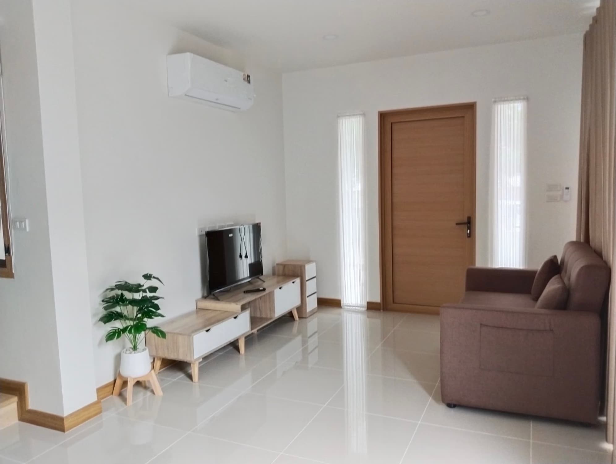 4 Bed House for Rent in Hang Dong - Image 3