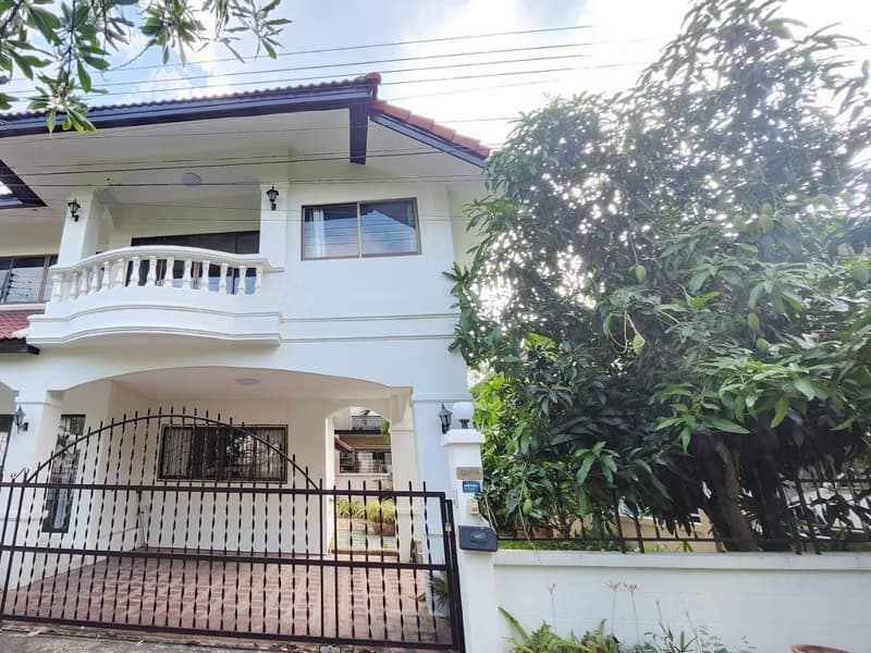 4 Bed House for Rent in Mueang Chiang Mai