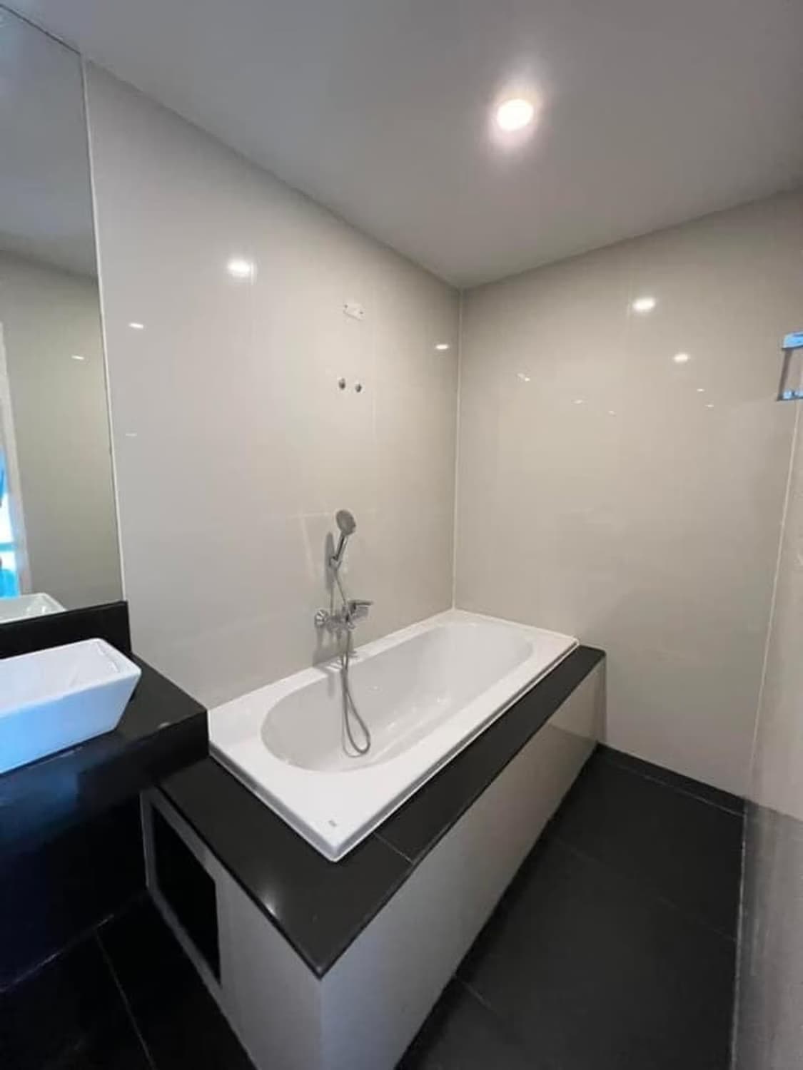 1 Bed Condo for Rent in Sathon - Image 7