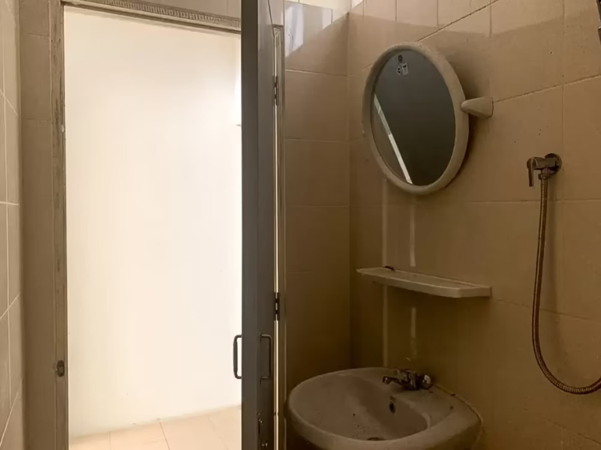 2 Bedroom House - Image 7