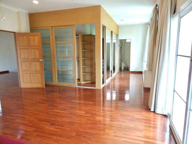 3 Bed House for Rent in Bang Na
