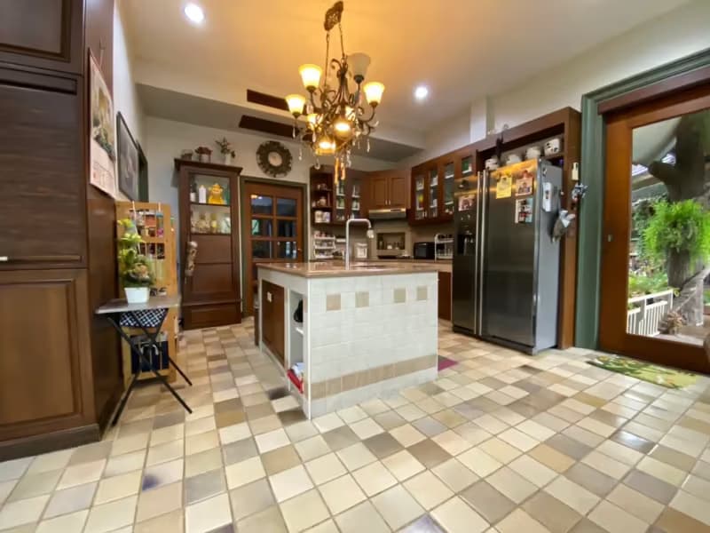 5 Bedroom House