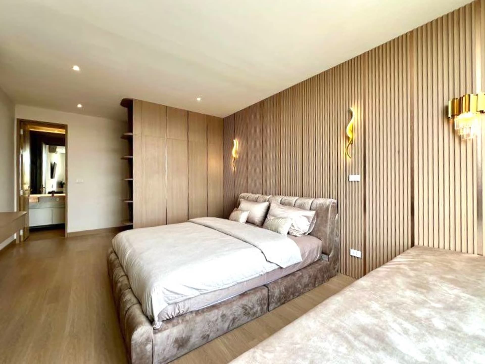 7 Bed House for Rent and Sale in Mueang Chiang Mai District - Image 18