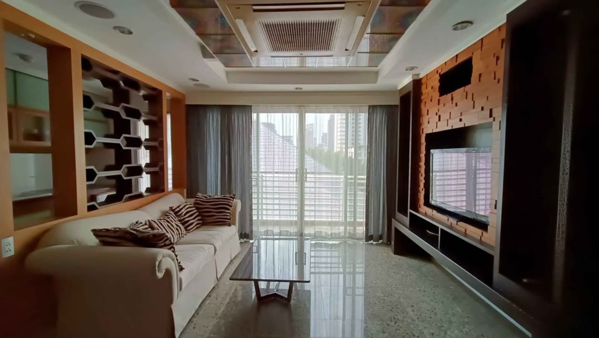Condo for Rent at Avenue 61 Condominium - Image 2