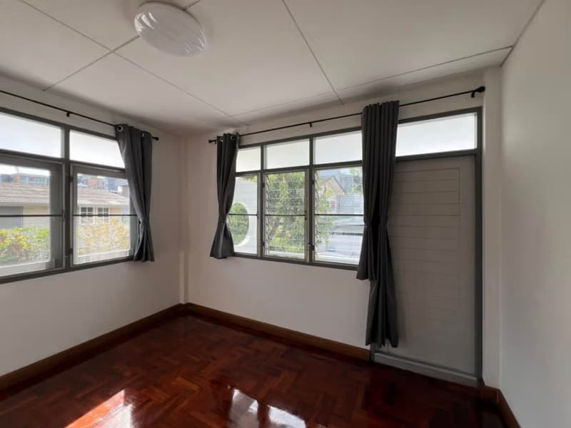 4 Bed House for Rent in Bang Na