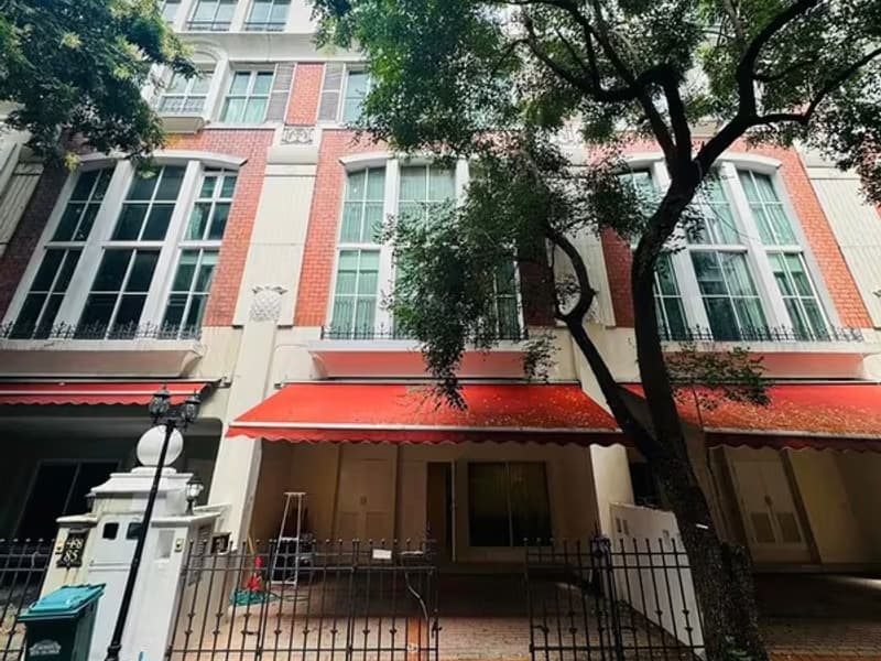 Townhouse for Rent at Baan klang Krung (British Town - Thonglor)
