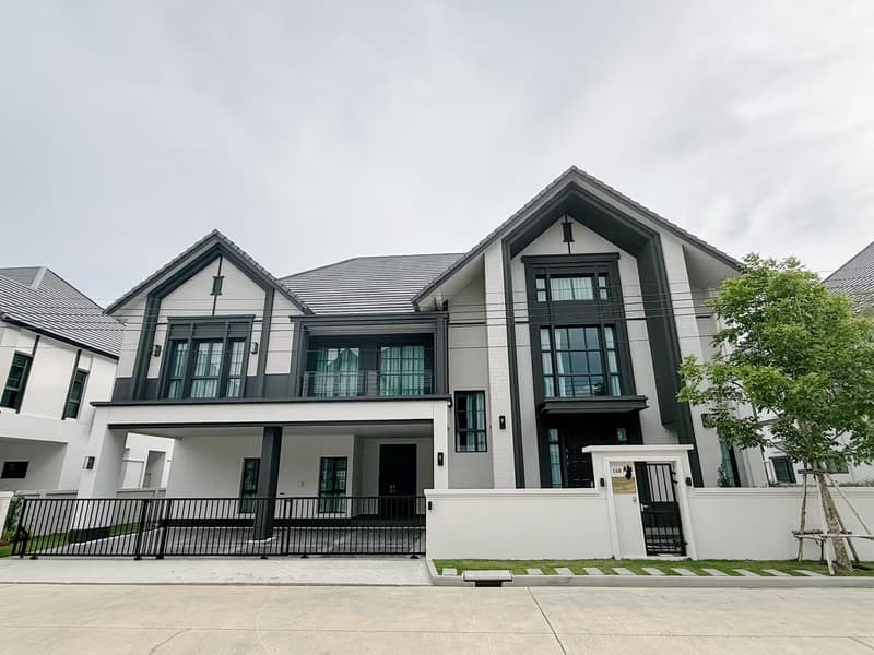 5 Bed House for Rent and Sale in Bang Phli District