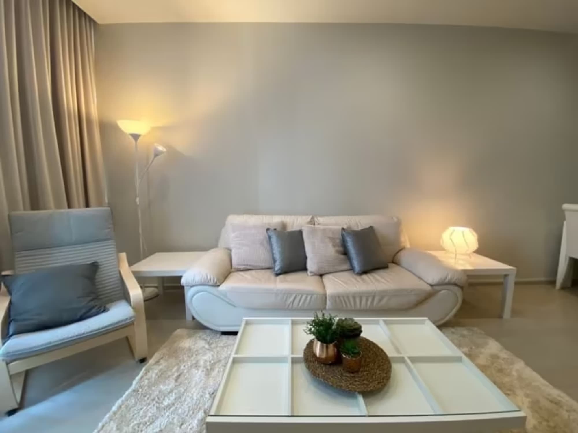 1 Bedroom Condo - Image 1