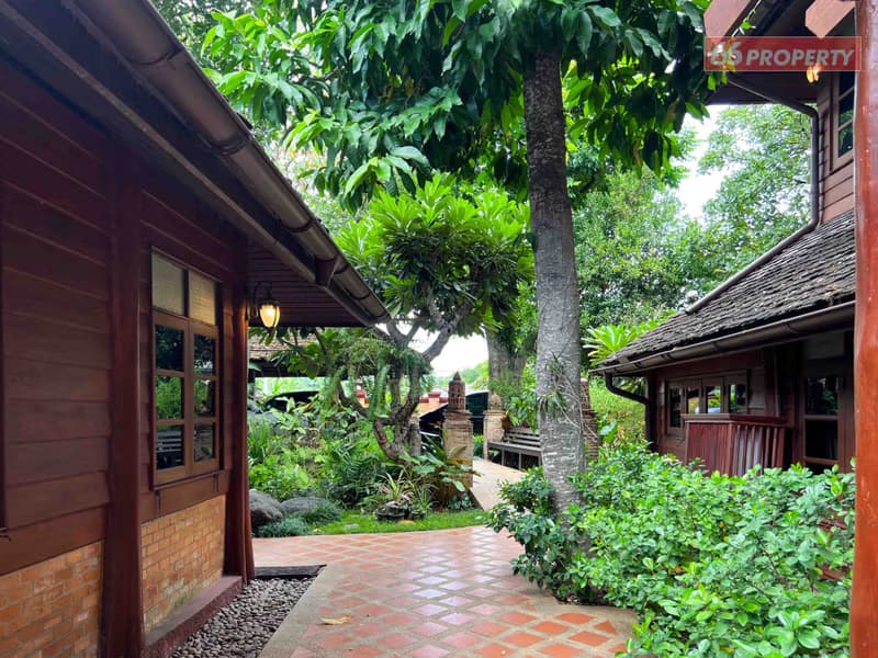 Spacious Pool Villa next to Ping River