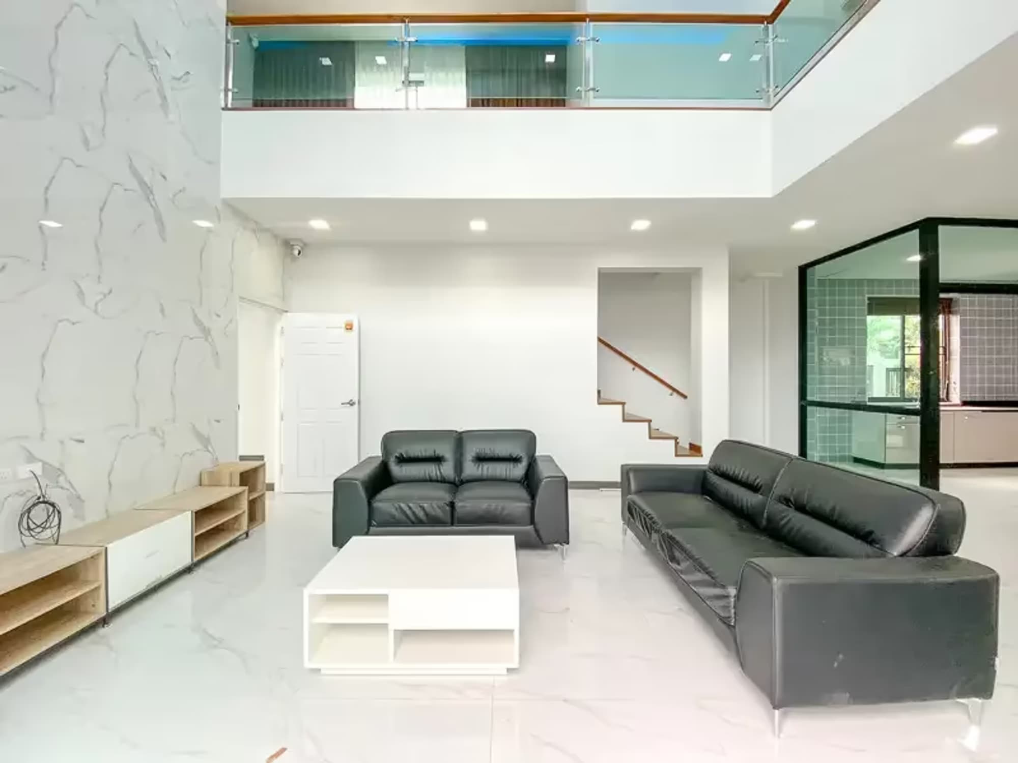 5 Bedroom House - Image 2