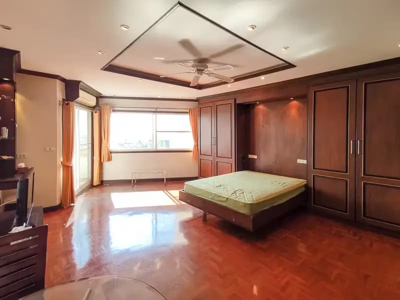 1 Bedroom Condo