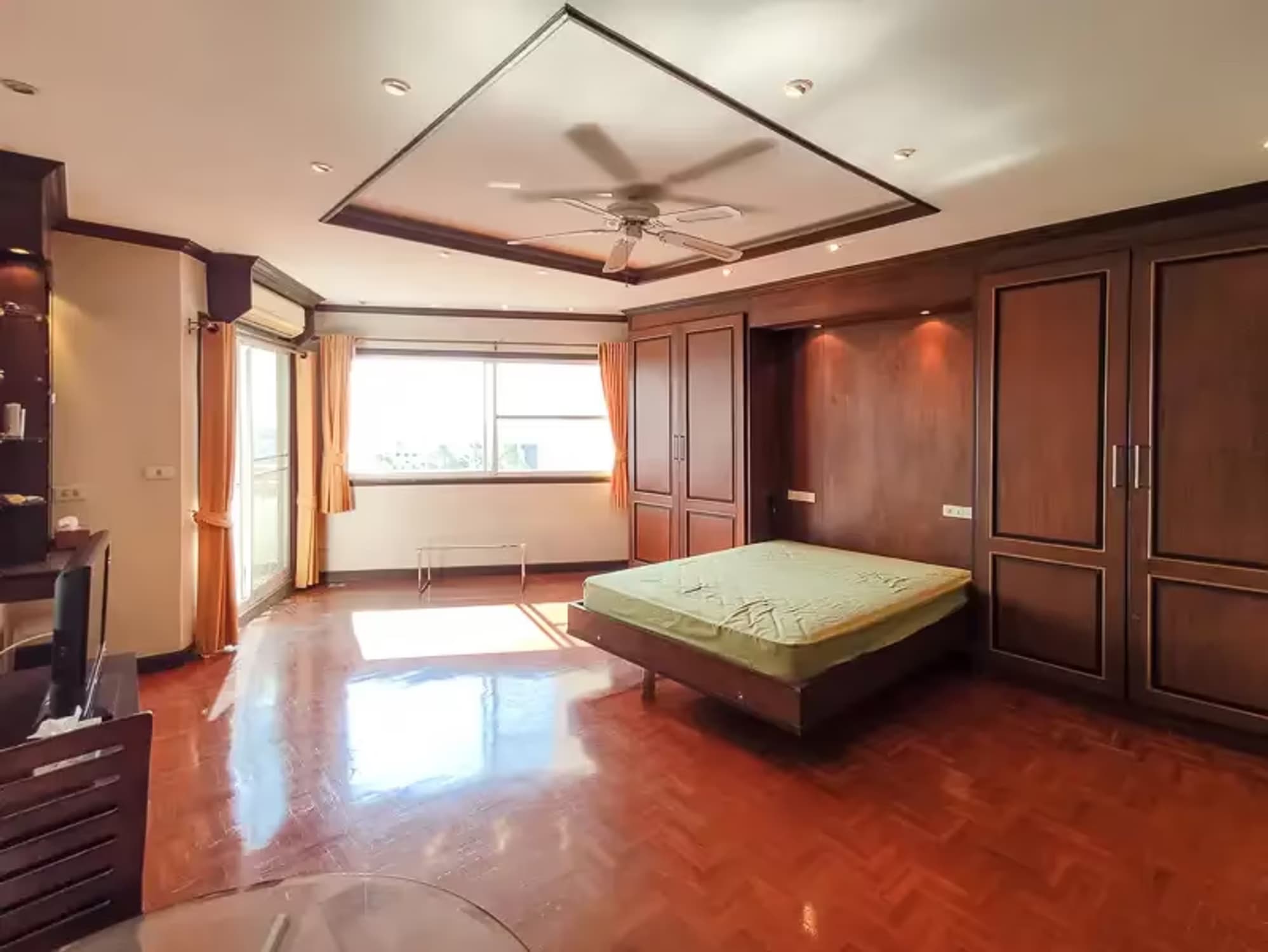 1 Bedroom Condo - Image 5