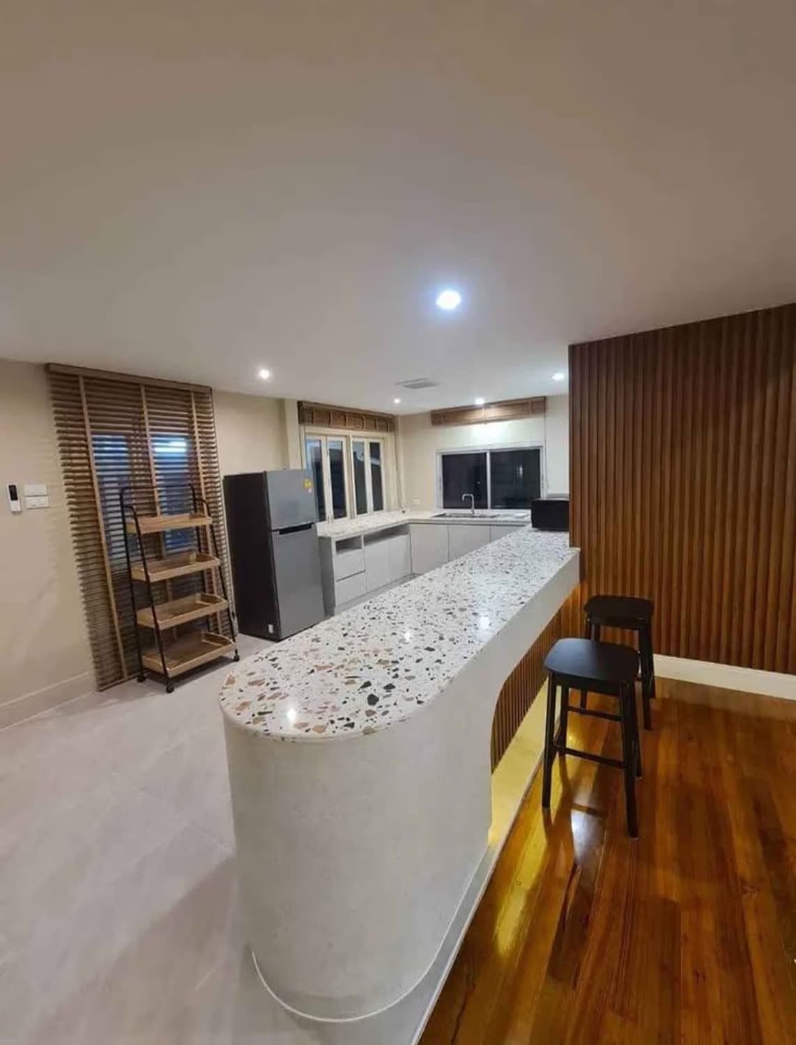 5 Bed House for Rent in Khlong Toei - Image 12