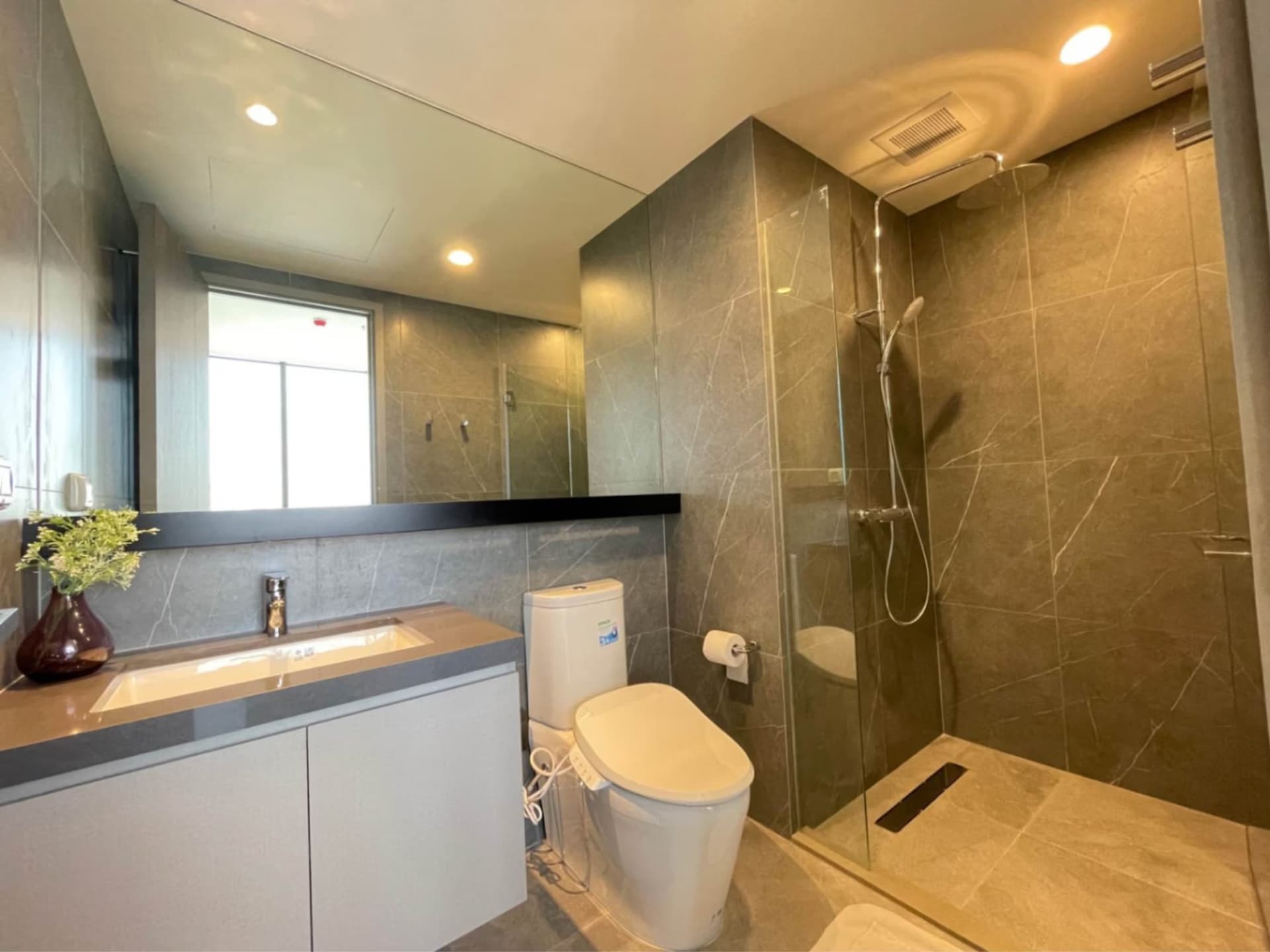 1 Bed Condo for Rent in Phaya Thai - Image 7