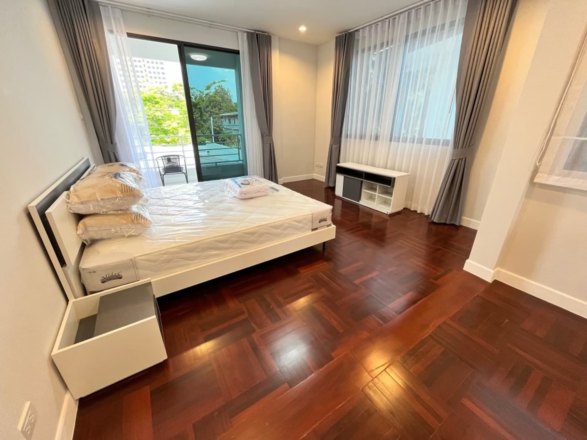 4 Bedroom House - Image 20