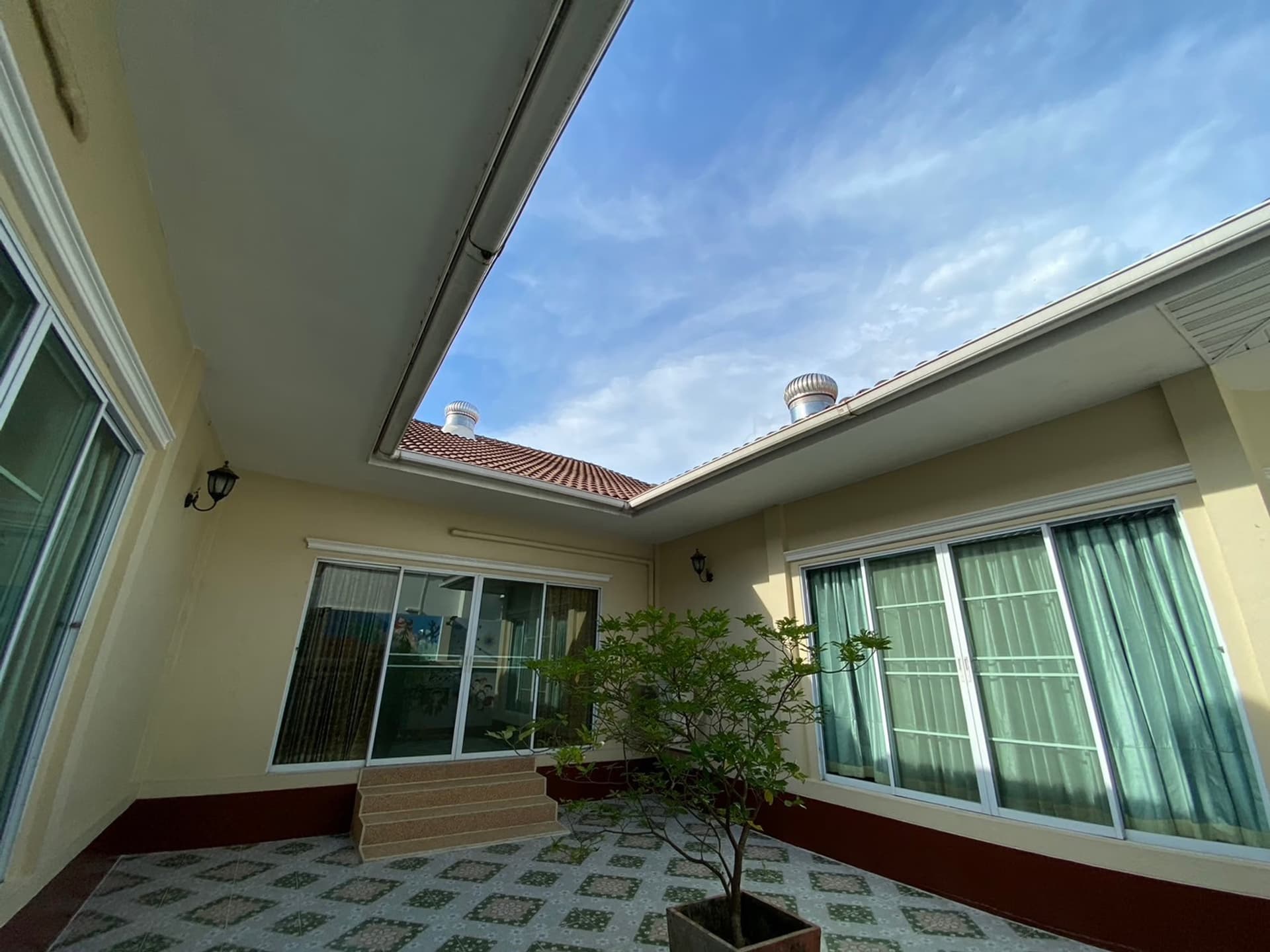 3 Bed House for Rent and Sale in Mueang Chiang Mai - Image 2