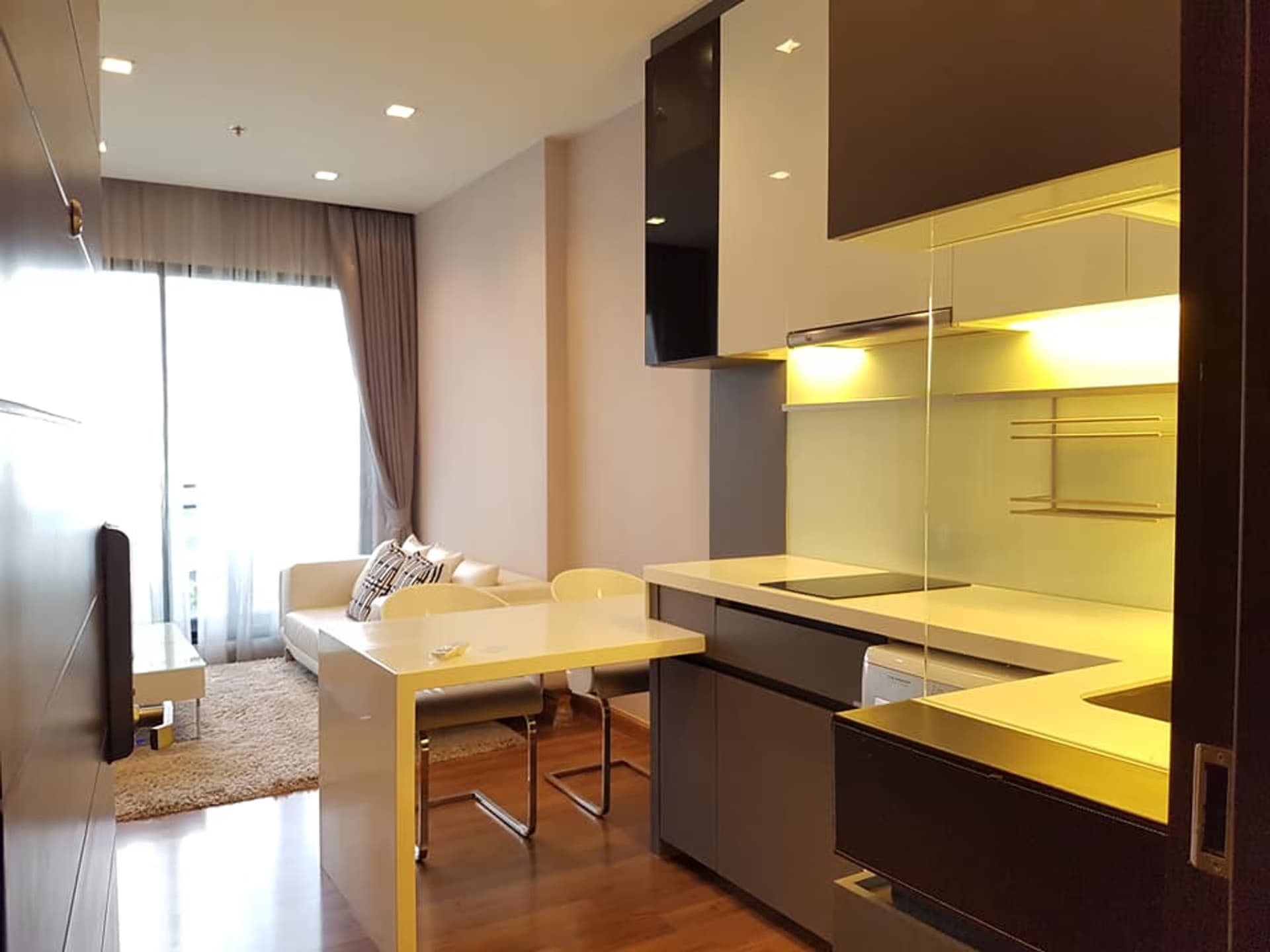 1 Bed Condo for Rent and Sale  Near Thailand Cultural Centre MRT - Image 2