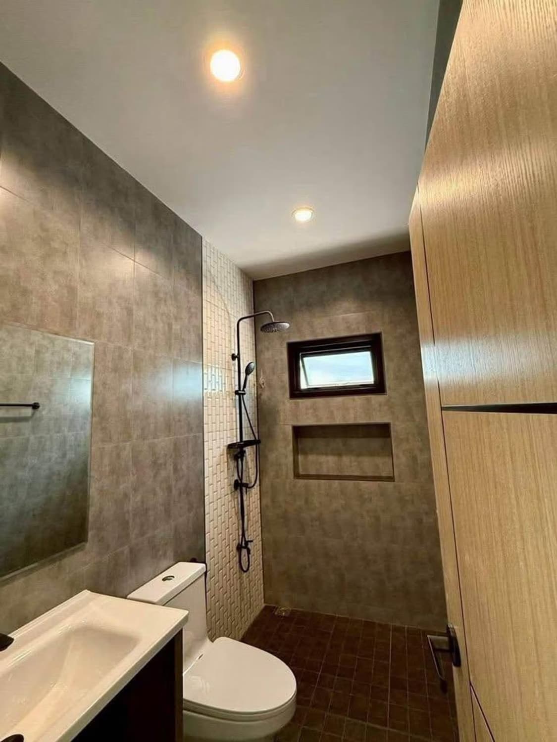 3 Bed House for Rent and Sale in Hang Dong District - Image 14