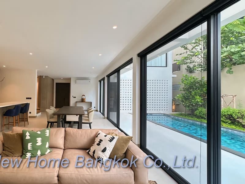 5 Bed House for Rent in Watthana