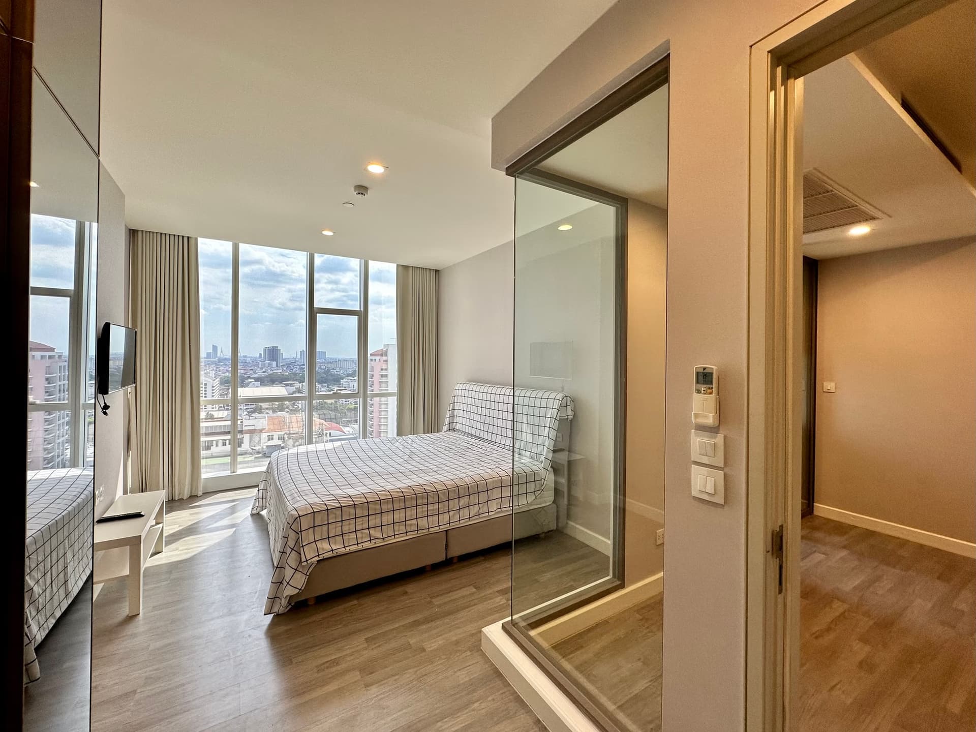 1 Bed Condo for Sale in Bang Rak - Image 1