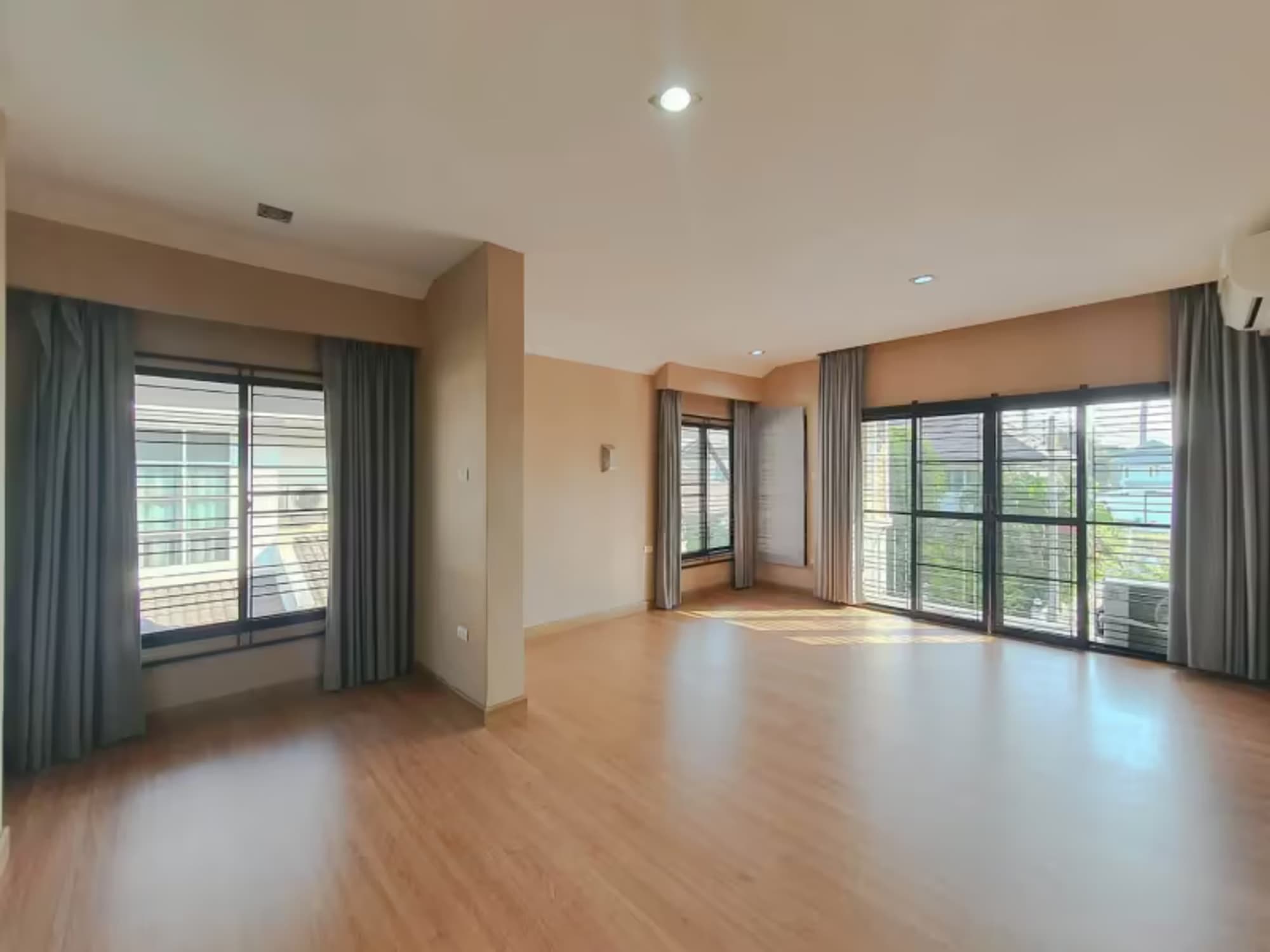 5 Bedroom House - Image 15