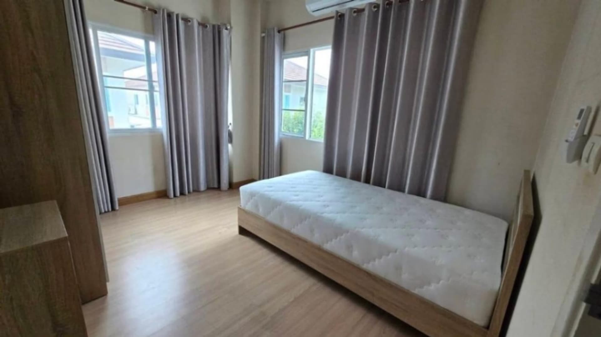 3 Bed House for Rent in Mueang Samut Prakan - Image 5