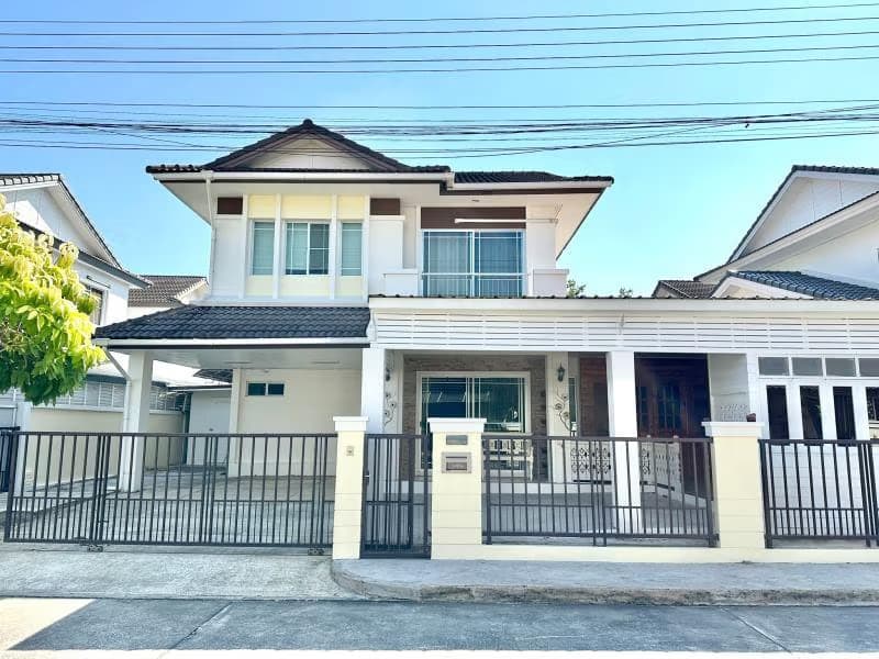 5 Bed House for Rent in Mueang Chiang Mai