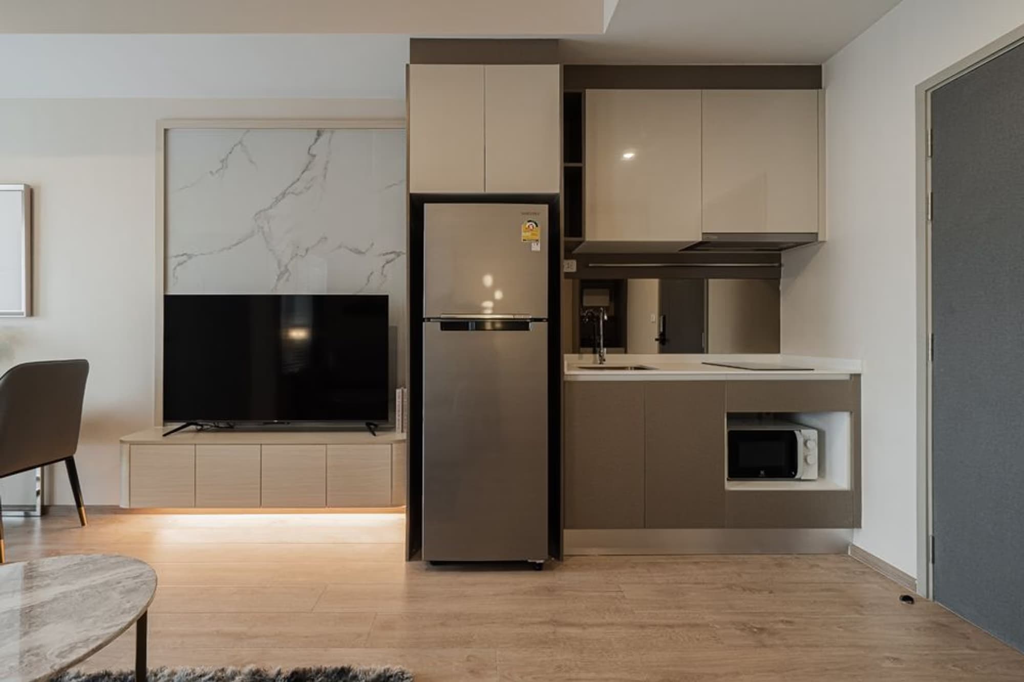 1 ห้องนอน Condo สำหรับ ขายและจำหน่าย ใกล้ Phra Ram 9 MRT - Image 3