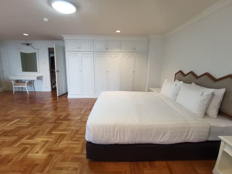 4 Bed Condo for Rent in Watthana