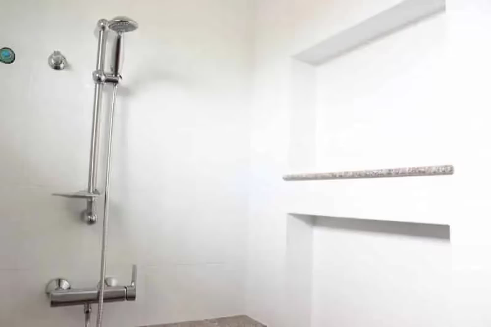 4 Bedroom House - Image 7