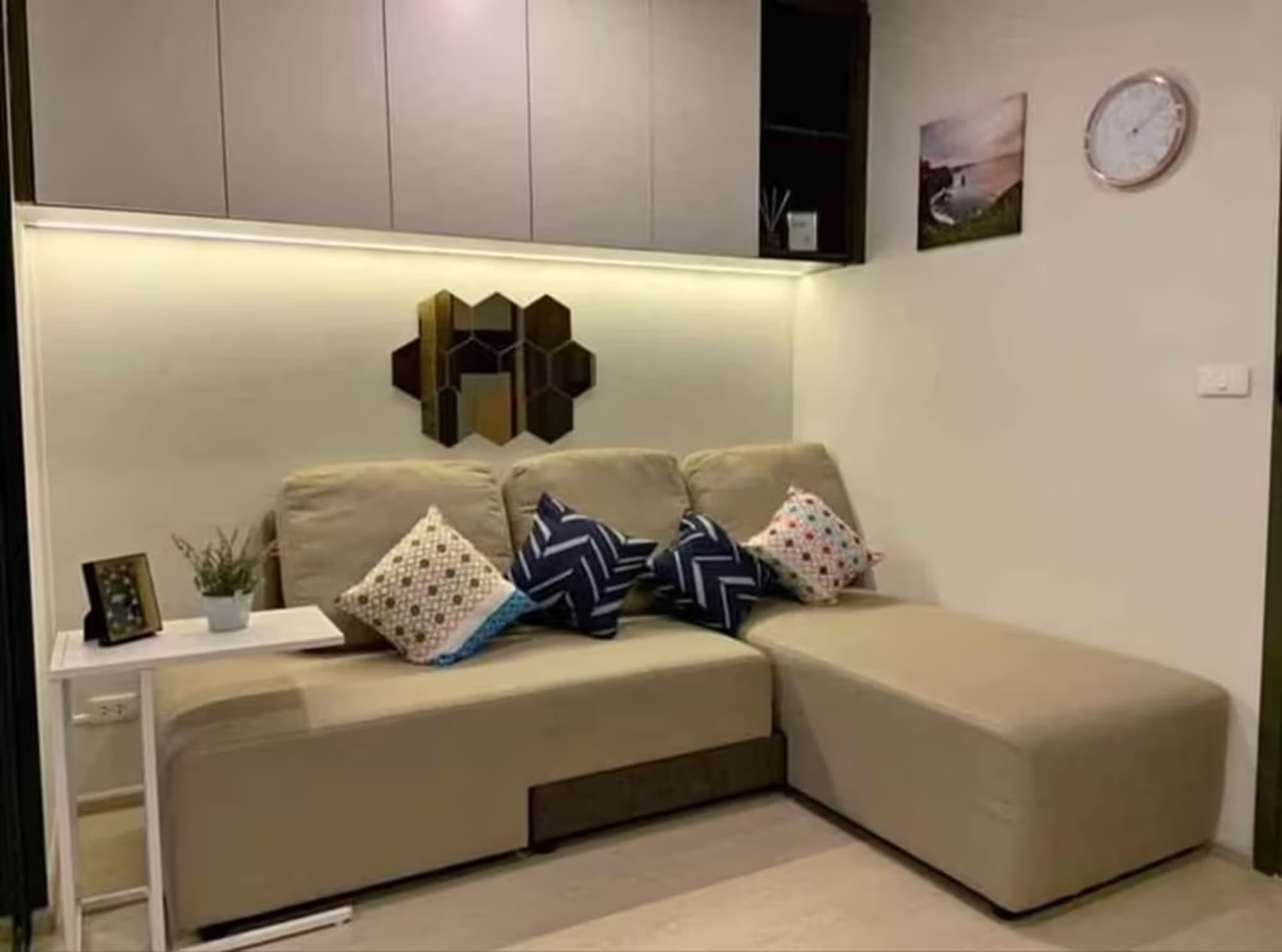 1 Bedroom Condo - Image 1