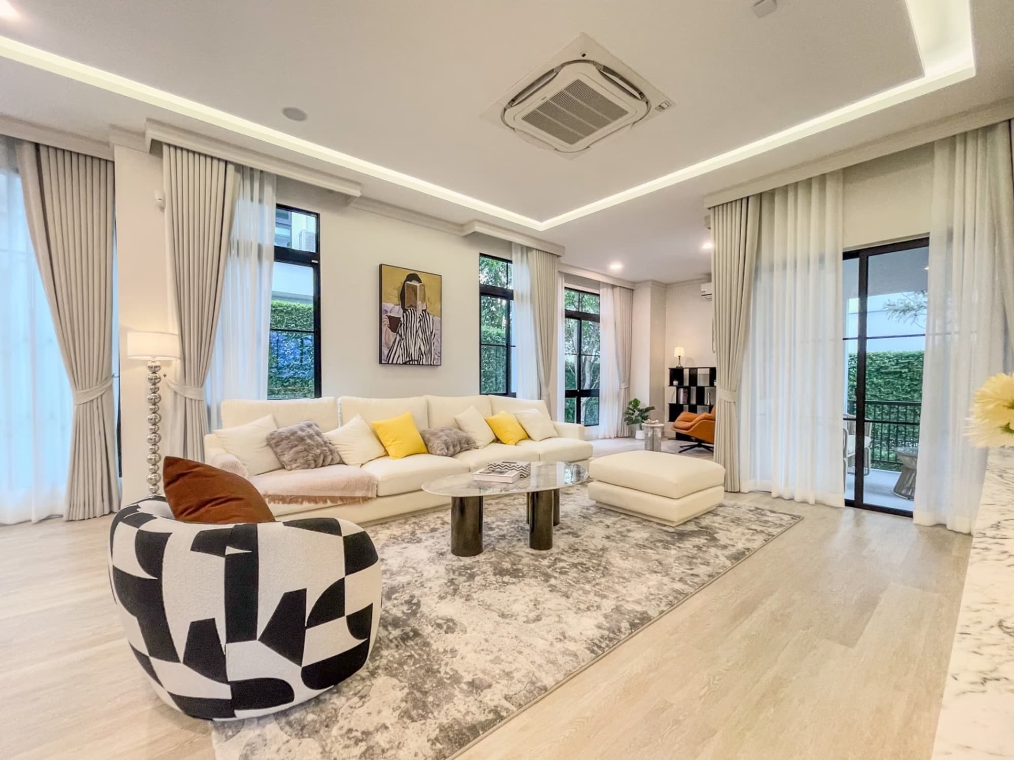 4 Bed House for Rent and Sale in Saphan Sung - Image 5