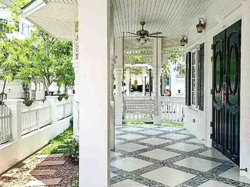 4 Bedroom House for Rent in Bang na